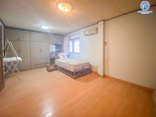 *****ทาวน์โฮม 3 ชั้นมือสองย่านกรุงเทพฯ ซอยวงศ์สว่าง-บางซื่อ บ้านพร้อมอยู่ เนื้อที่ 37 ตร.ว. พื้นที่ใช้สอยมากถึง 250 ตร.ม. มาพร้อมฟังก์ชัน 3 ห้องนอน 2 ห้องน้ำ 1 ที่จอดรถ บนทำเลติดถนนกรุงเทพฯ-นนท์ ใกล้รถไฟฟ้าสายสีม่วง "สถานีวงศ์สว่าง"